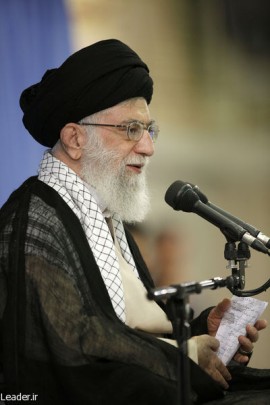 حضرت آیت الله خامنه ای رهبر معظم انقلاب اسلامی: حتی با قبول دیکته‌های دشمن در مسئله هسته‌ای نیز تحریم‌ها برداشته نخواهد شد