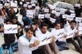  دردانشگاه علوم پزشکی ایلام چه خبر است؟  /شنبه خبرساز ؛ به دنبال لغو سخنرانی صفار هرندی دانشجویان خواستار لغو یک سخنرانی شدند 