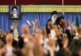 تبریک گفتن معنایی ندارد / رهبر انقلاب اسلامی: علت موضع گیری نکردن رهبری این است که جایی برای موضع گیری وجود ندارد / بینی سعودیها  دریمن به خاک مالیده خواهد شد