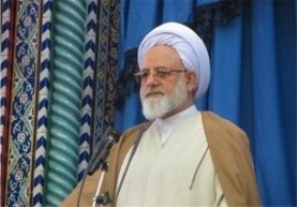 امام جمعه ایلام : هر روز شاهد اخراج کارکنان قراردادی از دستگاه‌های وابسته به دولت هستیم /این یک واقعیت است که توافق هسته‌ای هیچ گره‌ای از مشکلات اقتصادی کشور را باز نکرده است