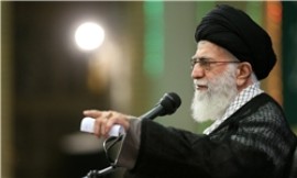 حضرت آیت الله خامنه ای : لازمه رسیدن به آرمان بزرگ انقلاب یعنی تشکیل تمدن نوین اسلامی دفاع از نظام اسلامی در برابر توطئه هااست / این سخنان که پیشرفت برخی کشورها، به علت  جمع آوری سازمان های نظامی آنها بوده است، حرف غلطی است