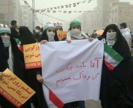 وزیر بهداشت بالاخره راهی اهواز شد، ابتکار همچنان فیسبوک بازی می کند