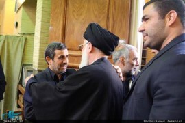 حضور آیت الله هاشمی شاهرودی در مراسم ترحیم والده دکتر احمدی نژاد