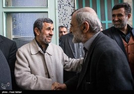 حسین شریعتمداری د رمراسم ترحیم والده دکتر احمدی نژاد