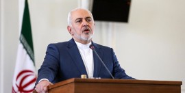 باید دوگانه مذاکره و مقاومت راتوضیح داد / وزیر امورخارجه ایران : دیپلماسی نه به معنای تسلیم است و نه به معنای پذیرش سلطه ، برخی فکر می کنند اگر بپذیرند دیپلماسی مهم است یعنی بپذیرند ما باید واداده باشیم