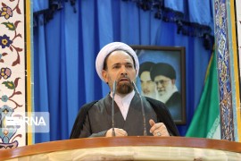 امام جمعه موقت ایلام: جریان های سیاسی معتقد به نظام با مباحث، مناظرات و گفتمان سازی خود در مدیریت جریان های پیش آمده موثر هستند 